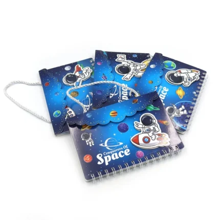 Купити блокнот “Space” 19,1×13,2 см на спіралі в easy.net.ua. Стильний блокнот із космічним дизайном для записів, навчання і щоденних нотаток.